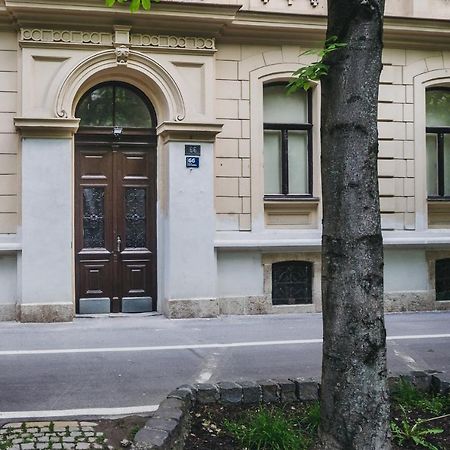 Mika Apartment And Studios ซาเกร็บ ภายนอก รูปภาพ