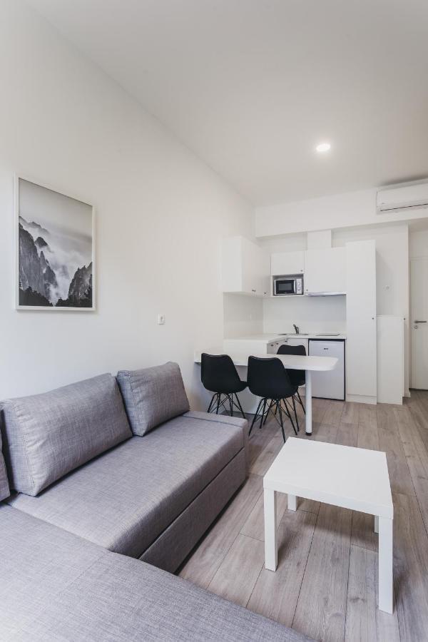 Mika Apartment And Studios ซาเกร็บ ภายนอก รูปภาพ