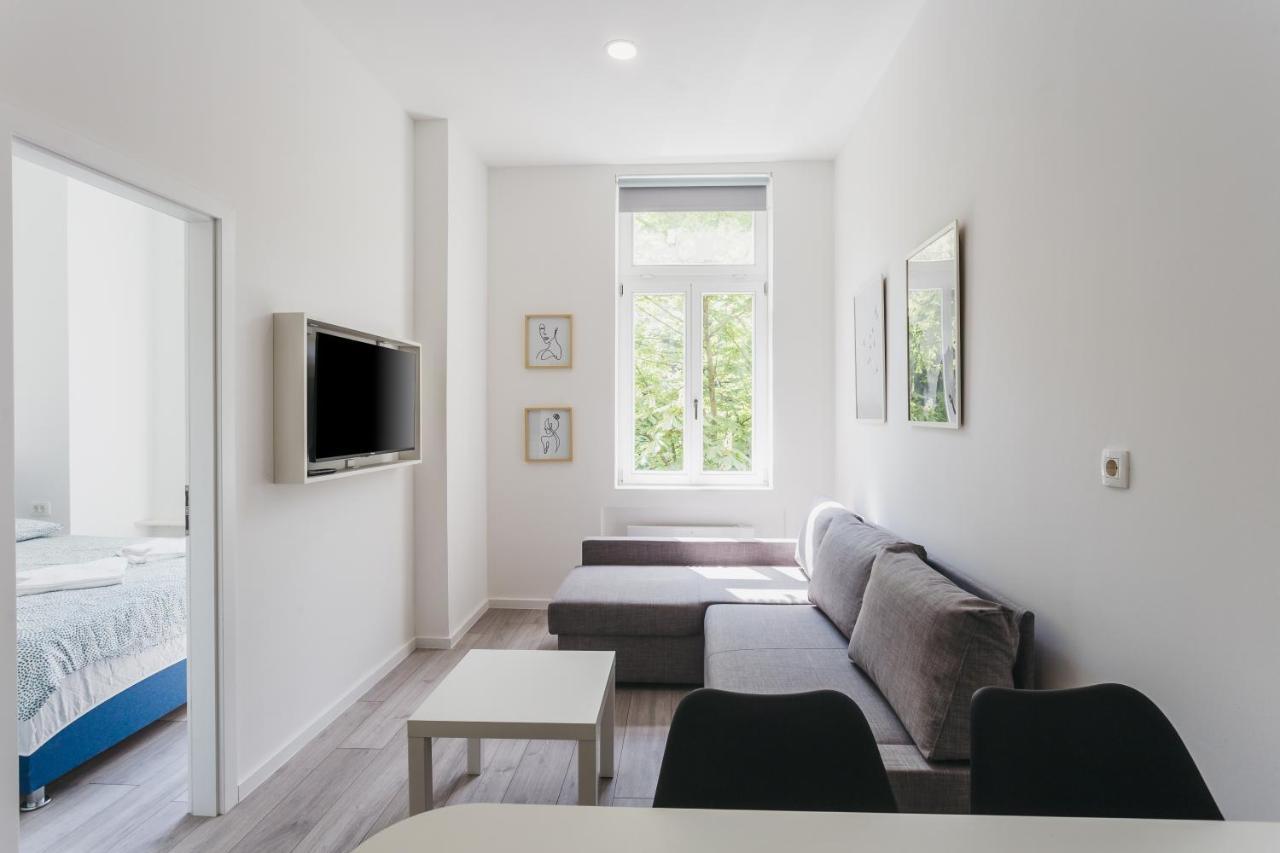 Mika Apartment And Studios ซาเกร็บ ภายนอก รูปภาพ