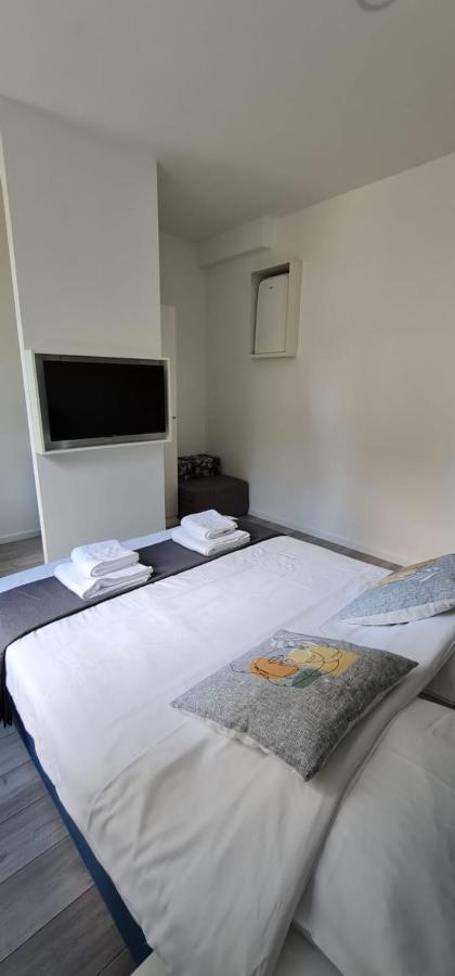 Mika Apartment And Studios ซาเกร็บ ภายนอก รูปภาพ