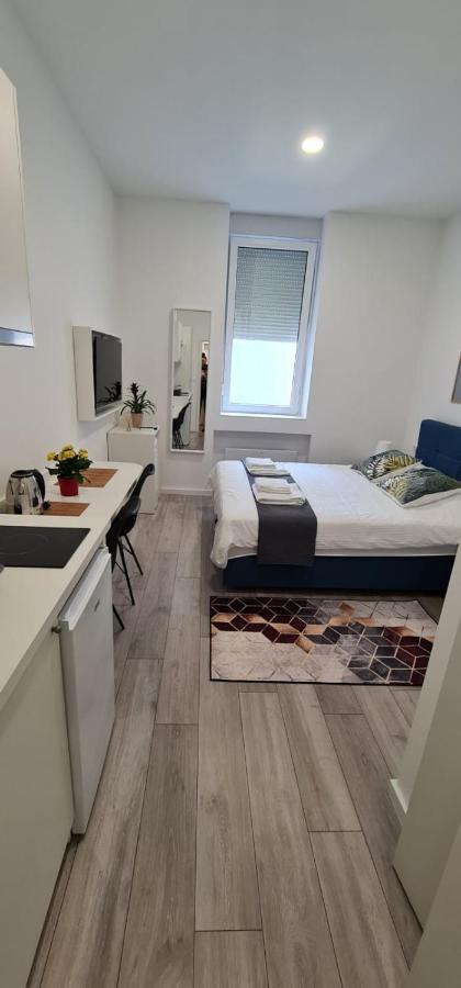 Mika Apartment And Studios ซาเกร็บ ภายนอก รูปภาพ